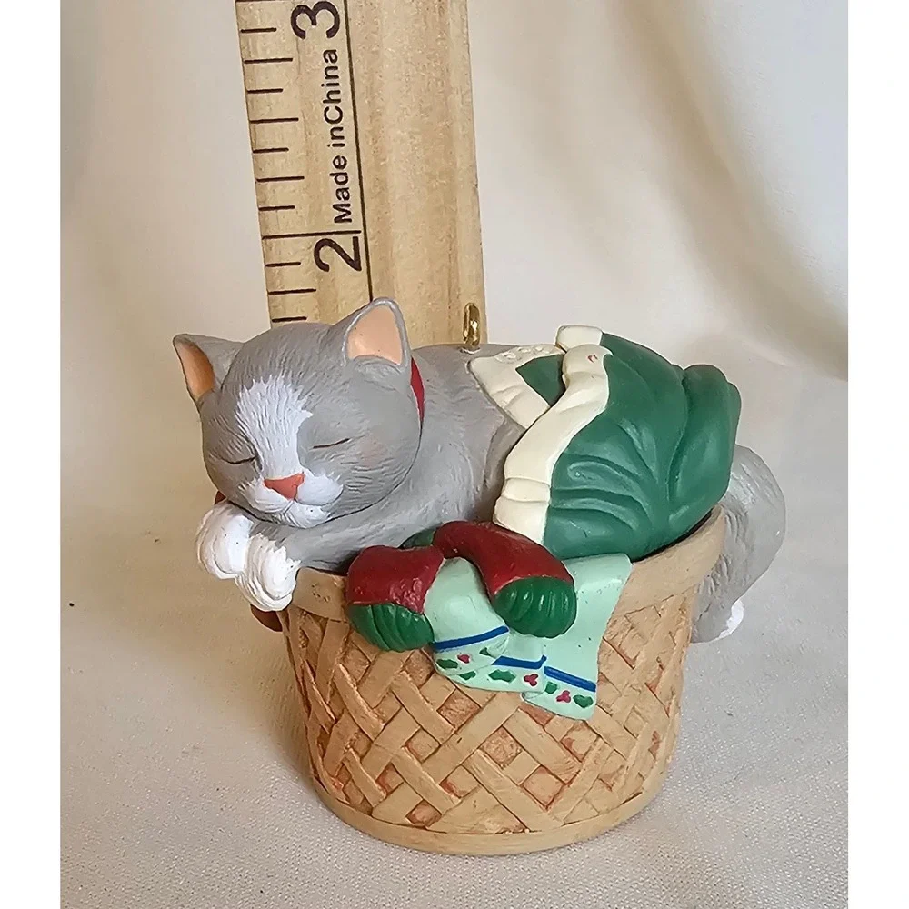 VTG Hallmark Ornament 1998 Grey White Cat in Laundry Basket Holiday Decor